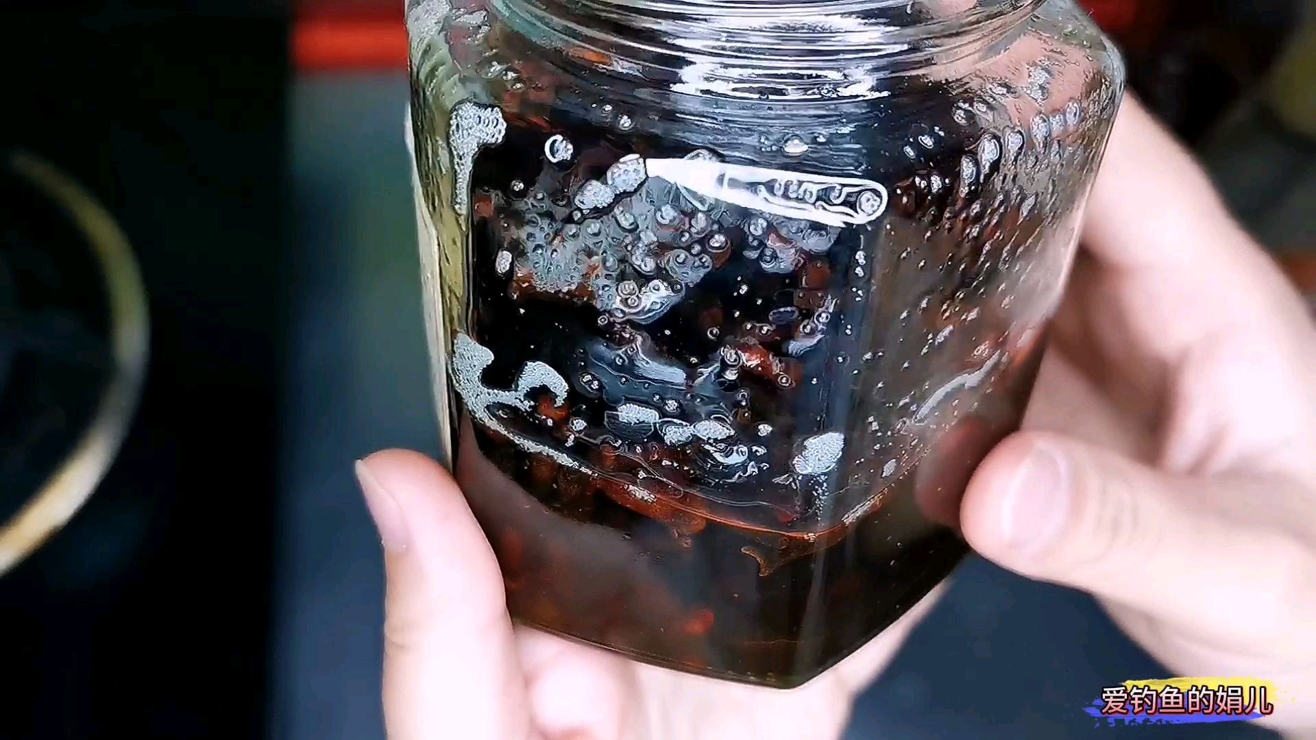 丁香油到底怎么做?这个方法一看就会,蚯蚓蘸丁香油钓鱼