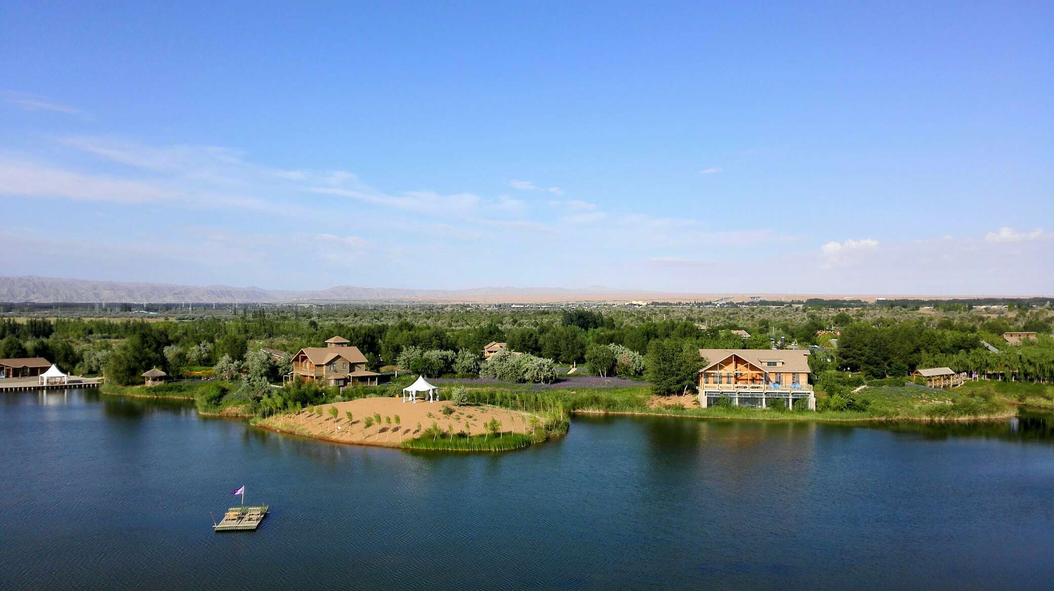 金沙岛与腾格里湖交相辉映,来这里带你领略大漠文化和边塞好风光