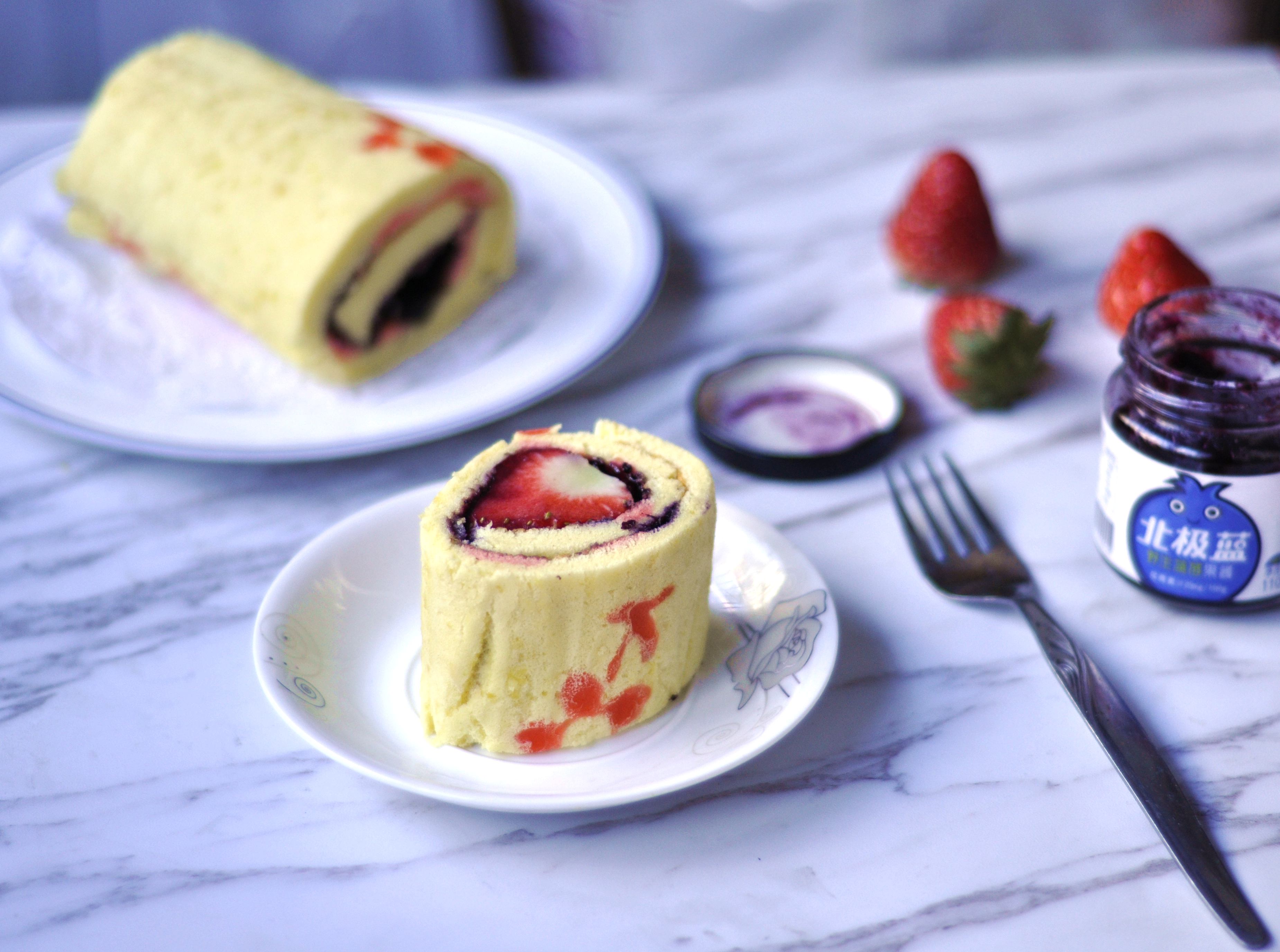 情人节到了,快用一份饱含惊喜的蓝莓果酱蛋糕卷,把ta的心俘虏!