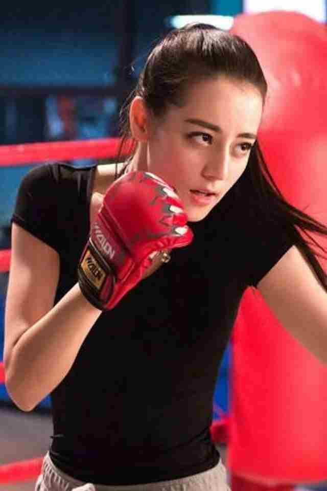 打拳击的明星们,胡歌最酷,迪丽热巴最美,马丽意外上榜