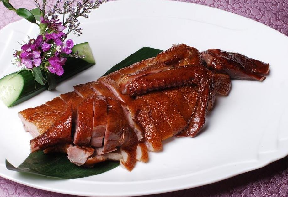 比北京烤鸭更胜一筹的樟茶鸭子,四川宴席传统名菜