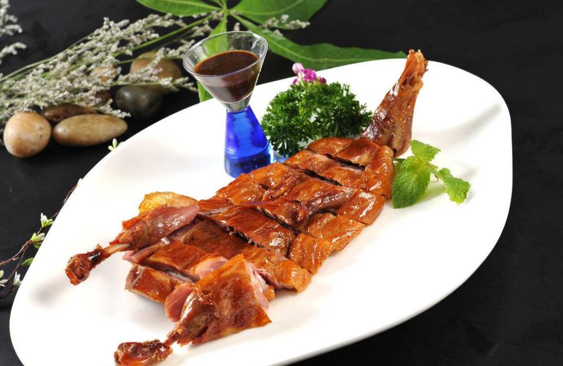 比北京烤鸭更胜一筹的樟茶鸭子,四川宴席传统名菜