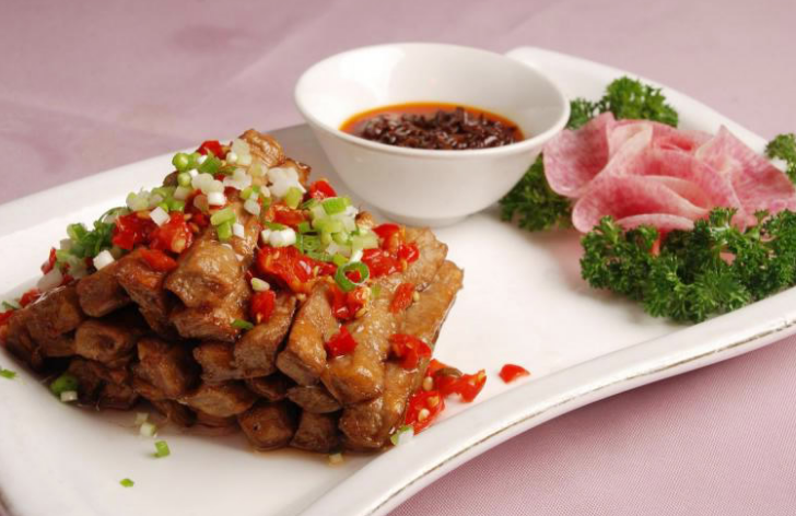 安徽非常驰名的传统特色佳肴——虎皮毛豆腐