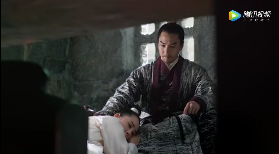 墨渊上神一直默默地照顾白浅,可惜白浅直到墨渊离世后才懂得