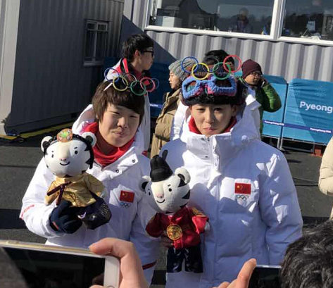 她曾是两届冬奥会的冠军,外号"小咩,担任平昌冬奥会中国旗手