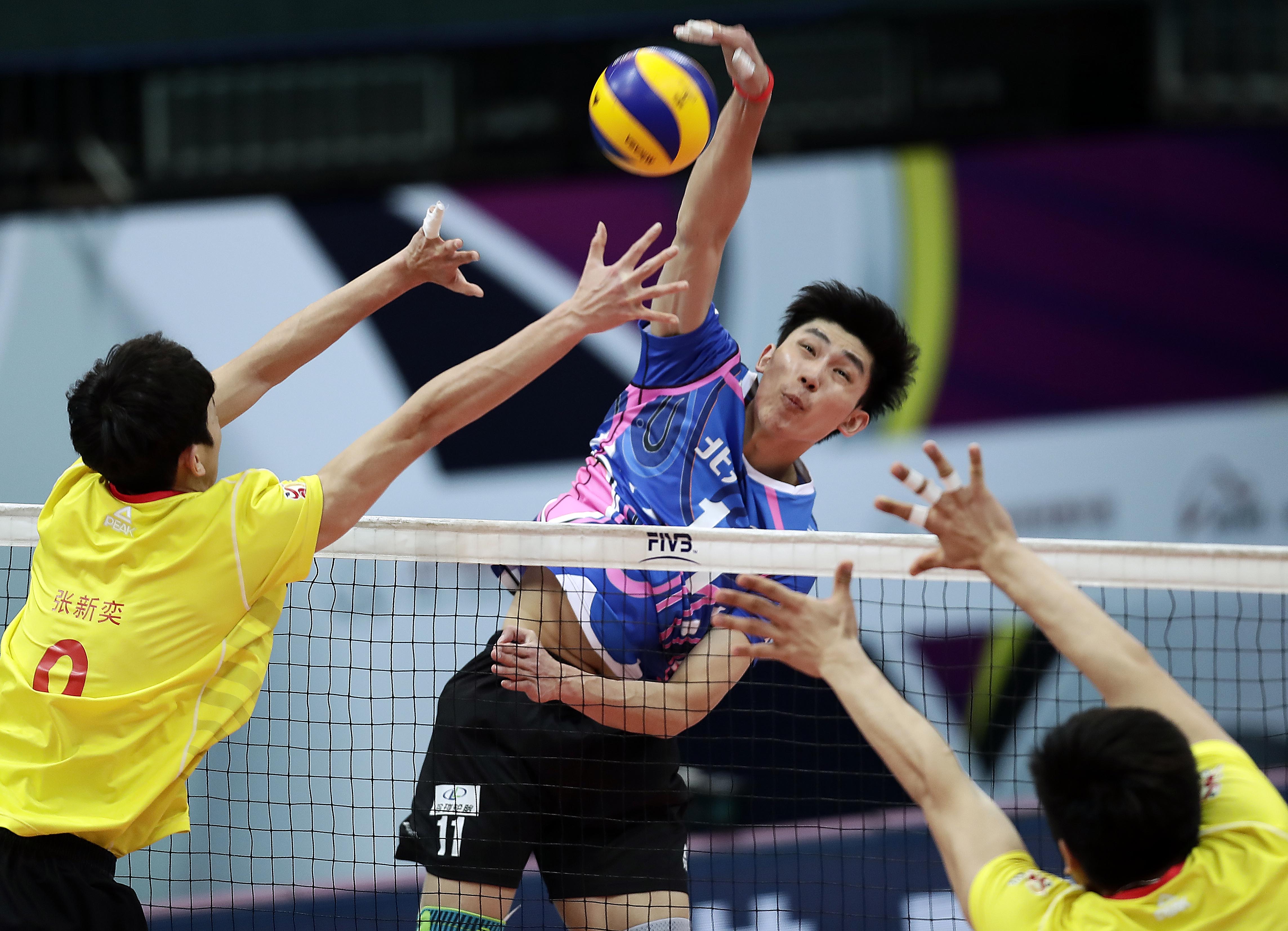 17/18赛季男排超级联赛八强赛 北汽绅宝3比0战胜山东体彩