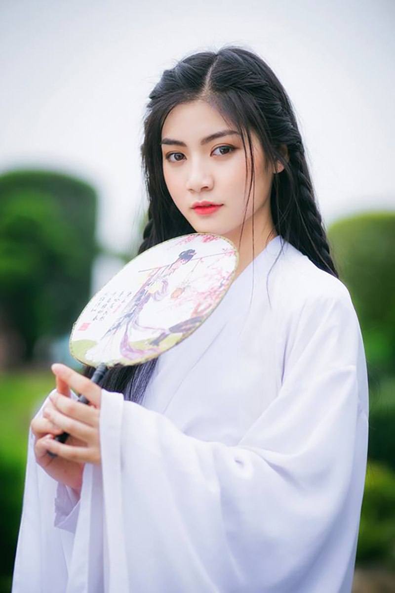 越南女孩穿上古装仙气十足,网友:这是越南版"千年美女"