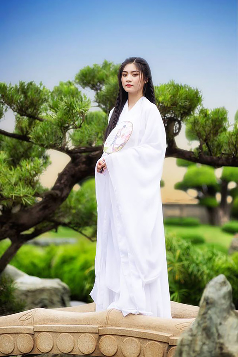 越南女孩穿上古装仙气十足,网友:这是越南版"千年美女"