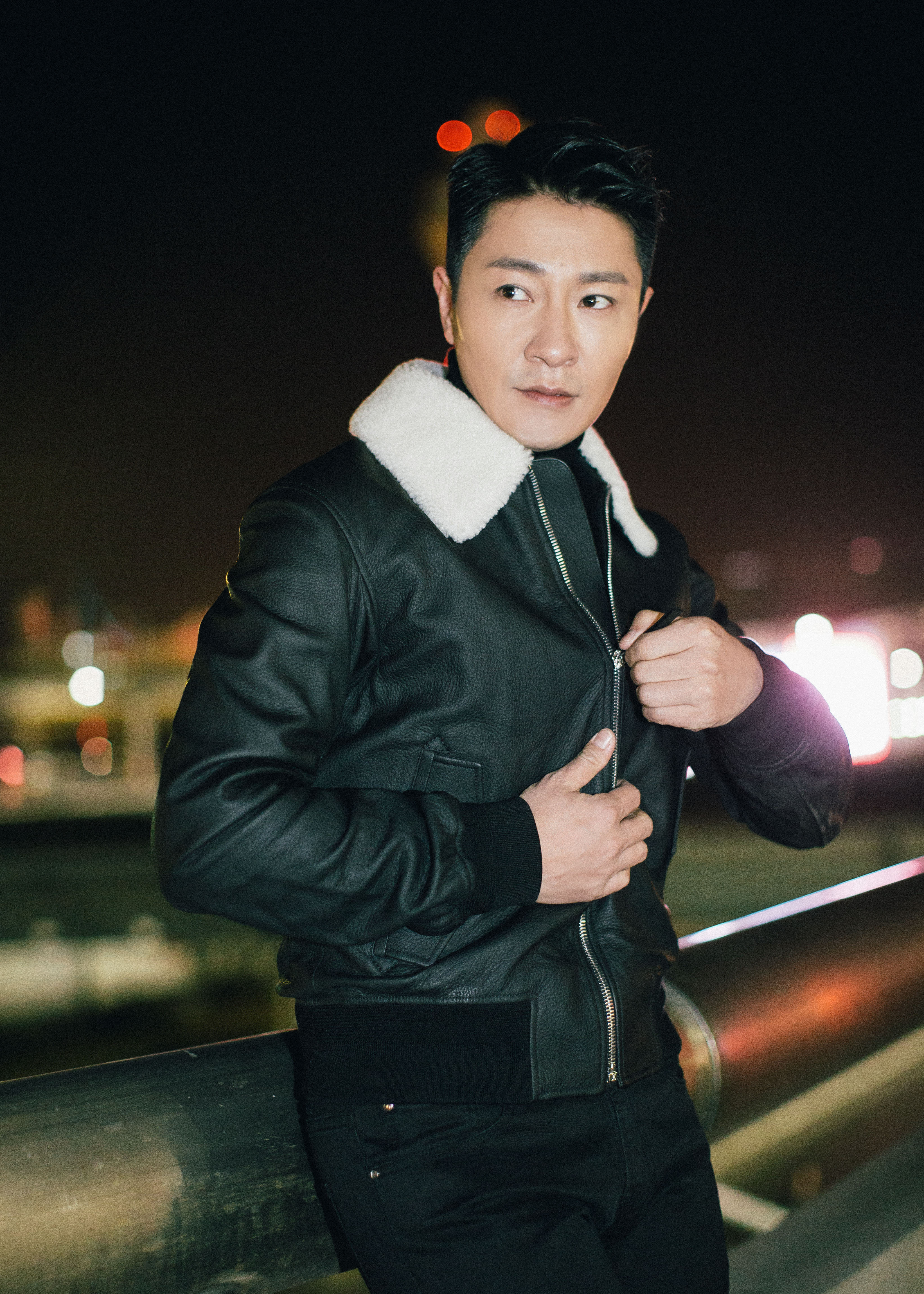 李宗翰机场街拍解锁时尚look"中国绅士"制造商务摩登惊喜