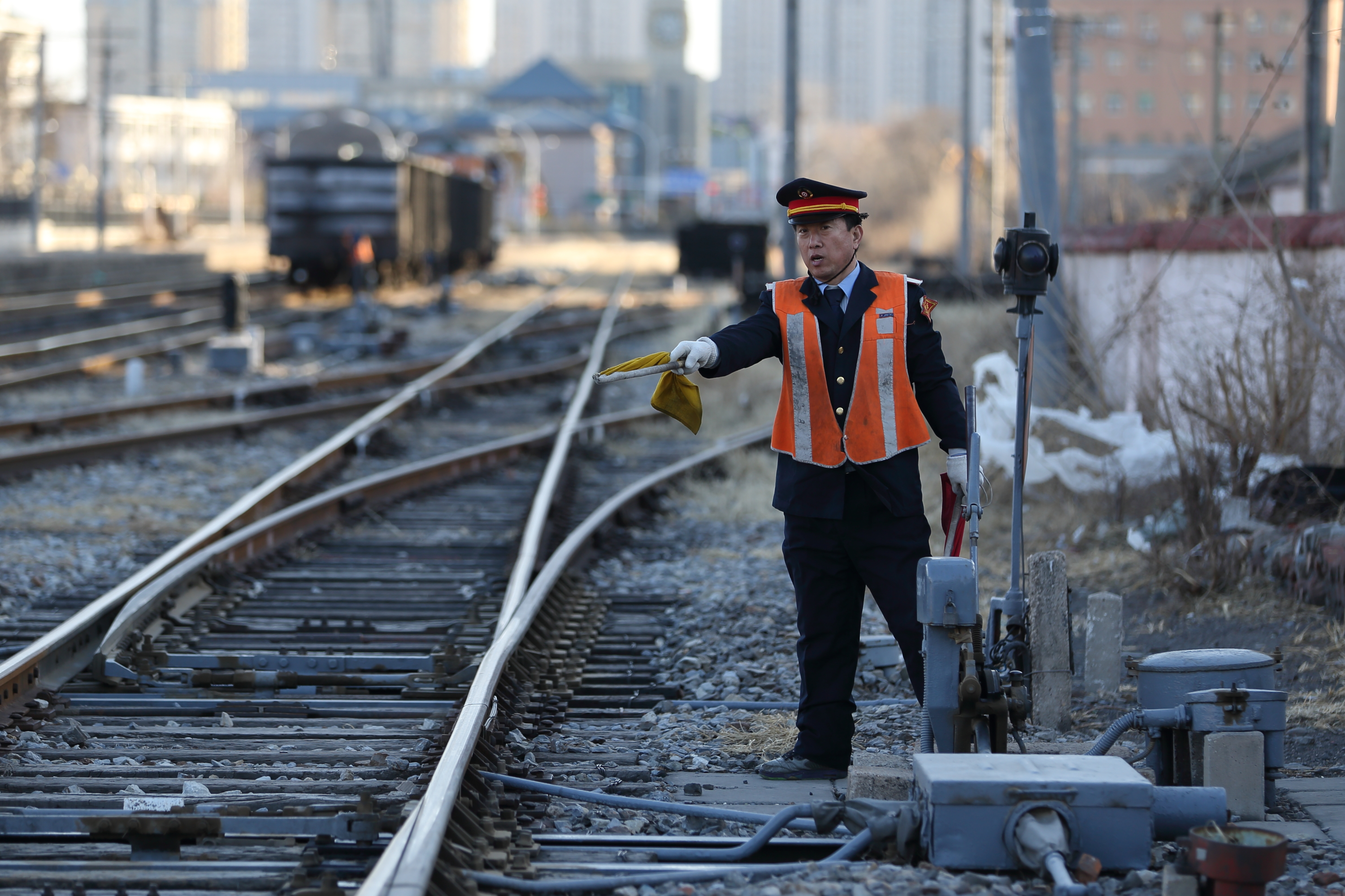 铁路扳道员念四字口诀确保安全 他们的工作将被机器取代