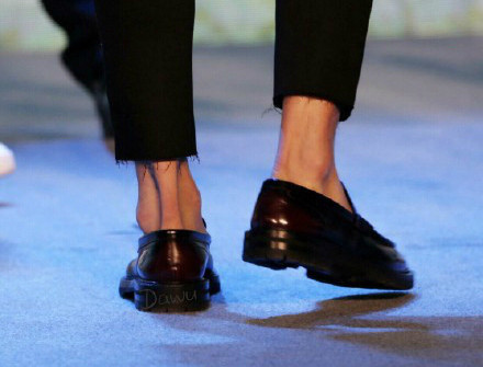 易烊千玺身上藏不住的亮点,脚踝党估计都被苏倒了