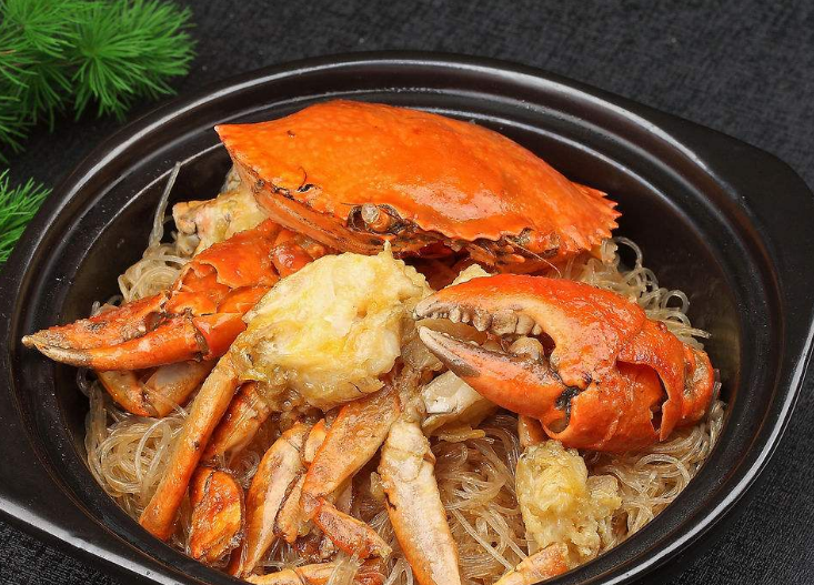 膏蟹粉丝煲,不知道大家都喜不喜欢?看着这个我口水都要流下来了.