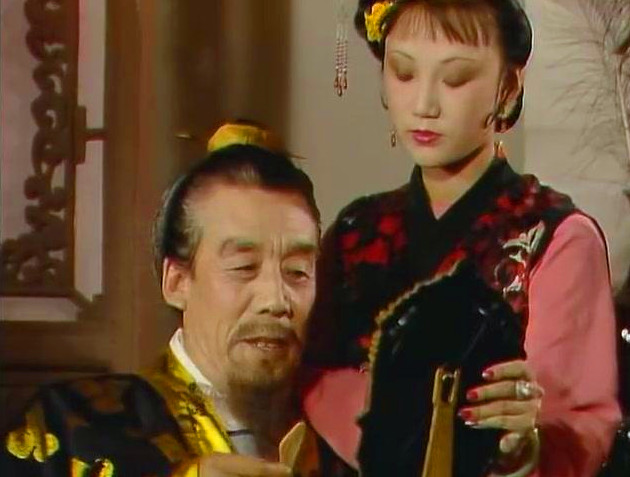 《红楼梦》里秋桐为什么要充当欺负尤二姐的"排头兵"?