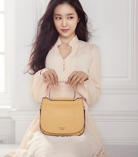 孙娜恩形象代言宣传照,清纯动人笑容甜蜜