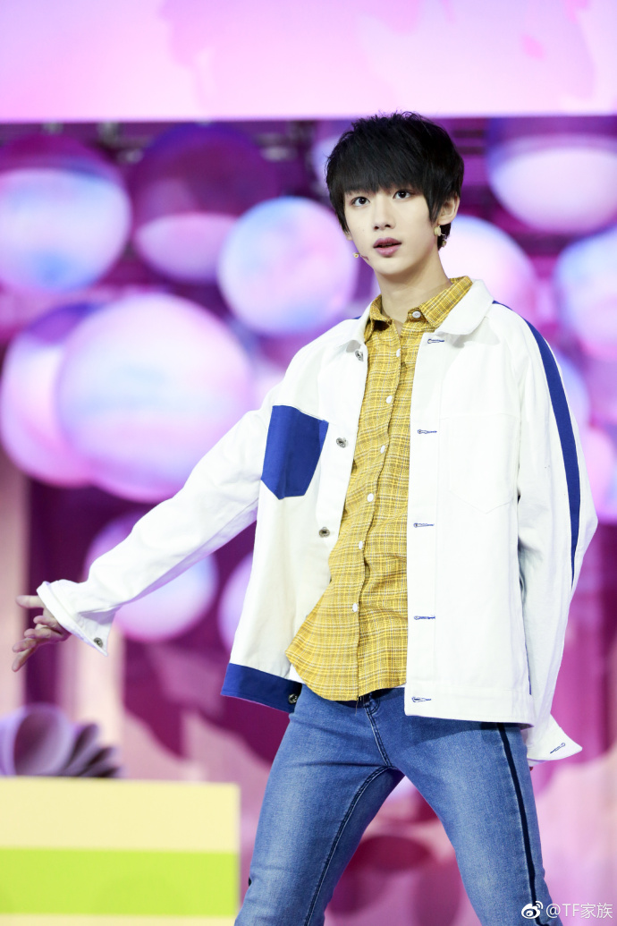 tf家族自制剧《第二人生》高清舞台照奉上,十小只的服装风格很棒