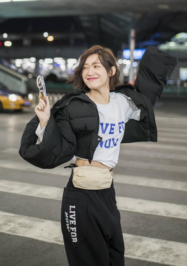 苏青机场街拍经典简约看起来潮范儿十足 期待苏青诠释的莫郁华