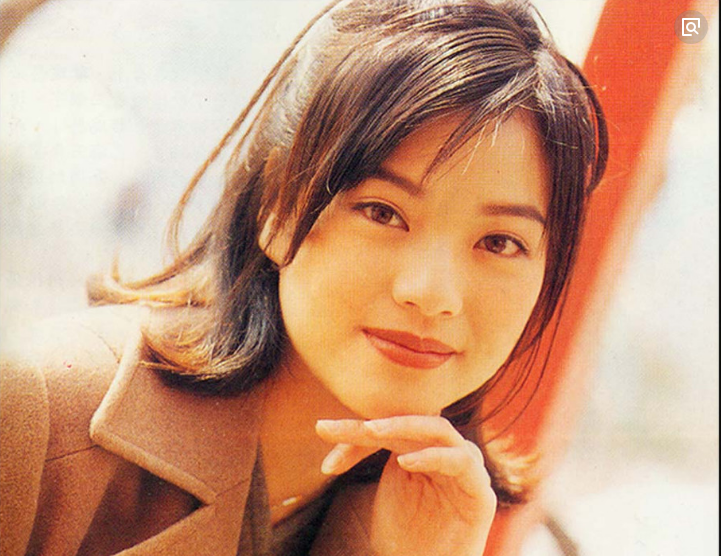 14岁出道,曾搭档天王出演电影,当红时嫁人,今丈夫破产无奈复出