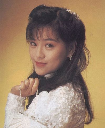 14岁出道,曾搭档天王出演电影,当红时嫁人,今丈夫破产无奈复出