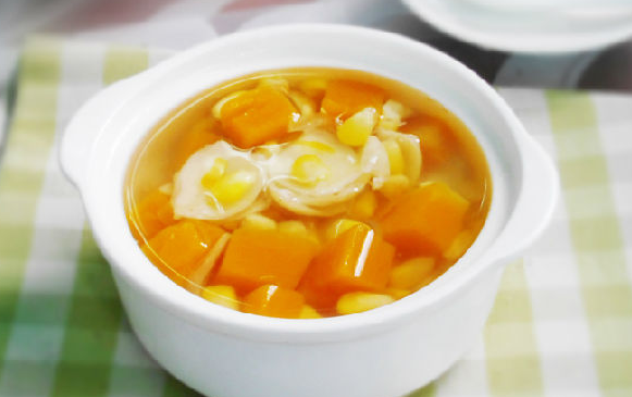 冰糖南瓜,经常吃可使大便通畅,肌肤丰美,尤其对女性,有美容作用