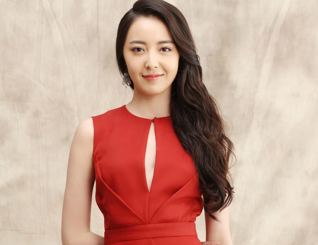 她是《何以笙箫默》剧中唐嫣的好闺蜜萧筱,现实生活中美若天仙!