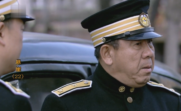 《悬崖》第二十二集中老邱被害的案件有了新的线索