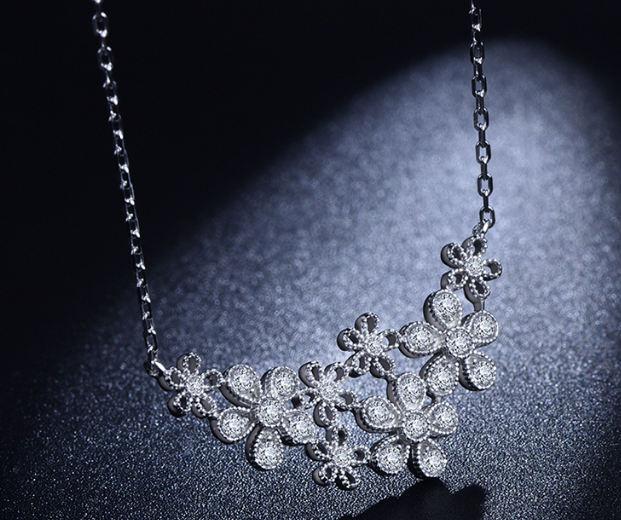 这款彼岸花项链,测出你的身份是女王,你是儿子和老公的女王,你是一个