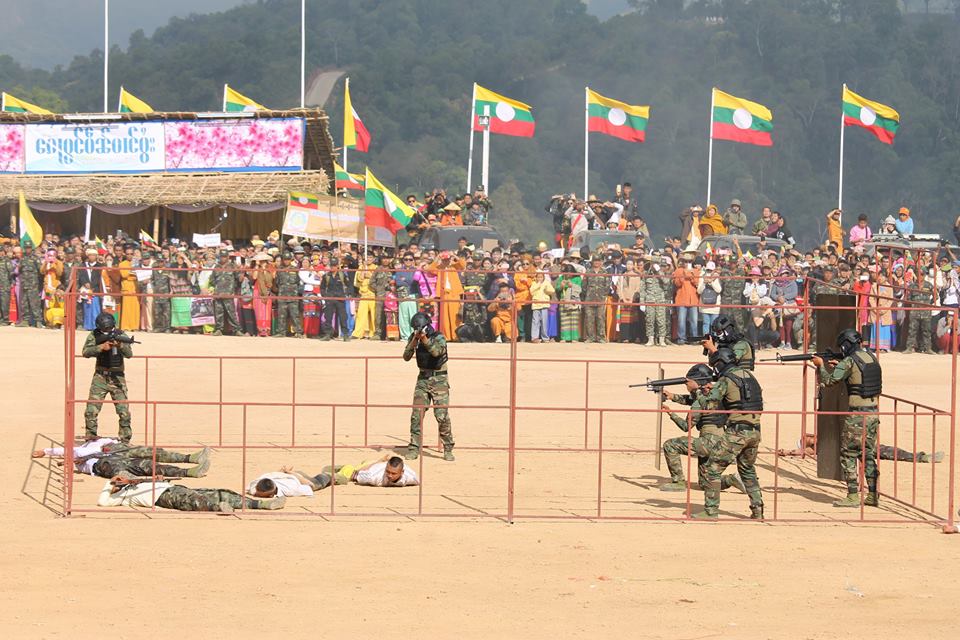 缅甸掸邦节上南掸邦军的特战队表演