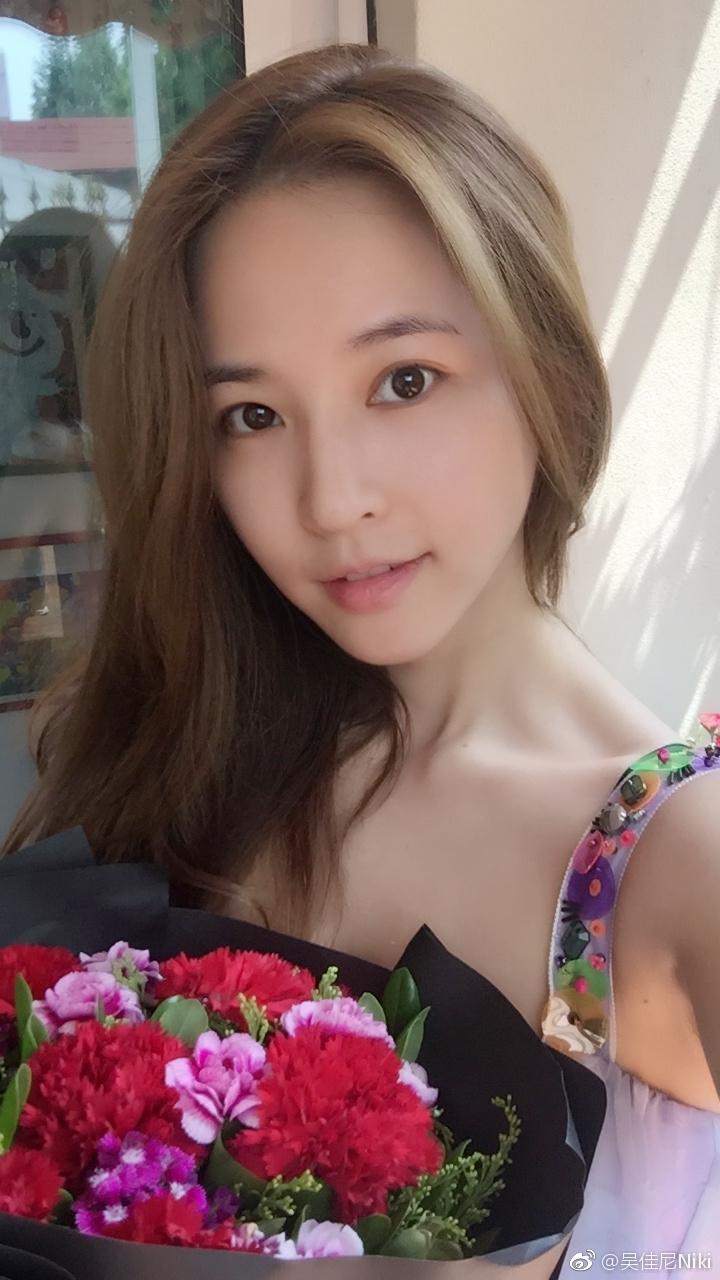吴佳尼表示,我喜欢现在的生活