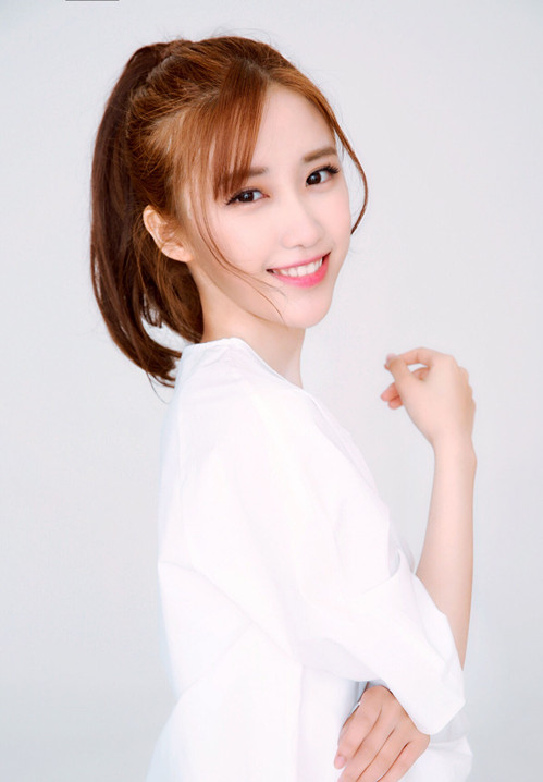 她是《左耳》里的李珥,出演《大唐荣耀》,才貌双全长相可爱