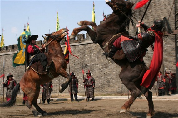 高俅开除杨志,蔡京女婿却破格提拔杨志,原来蔡京和高俅貌合神离