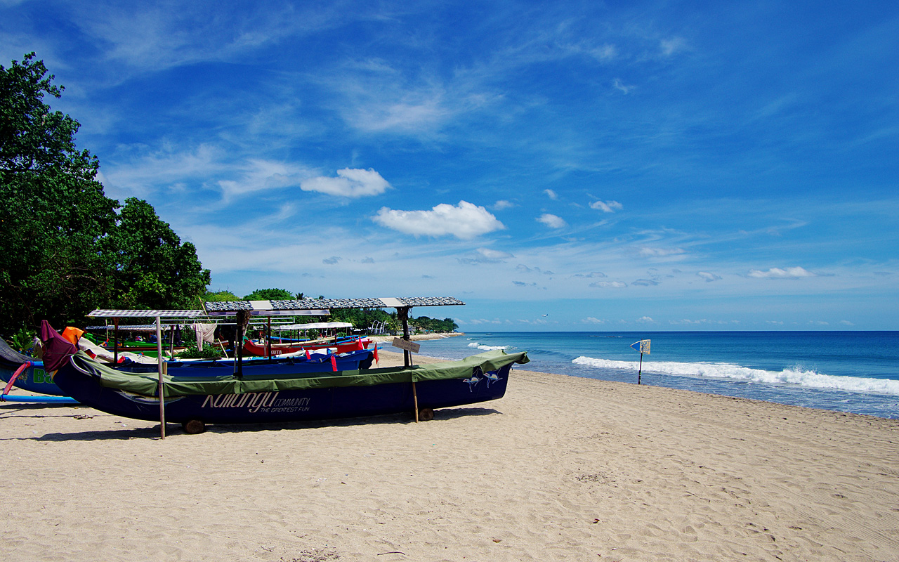 库塔海滩被誉为巴厘岛最美丽的海岸,这里的落日美景迷倒了无数人