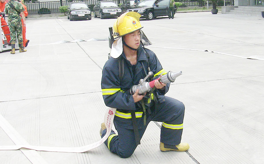 山东籍22岁消防战士冲进火场牺牲,家中唯一儿子,父母早年下岗