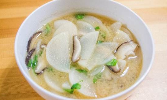 香菇白萝卜汤,这么烹饪喝起来特别的美味?