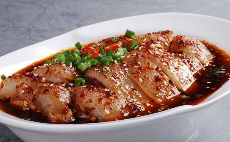 酸辣泡蹄花,这么烹饪吃起来比较又酸辣又脆嫩?