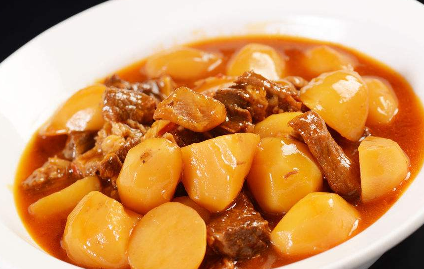 酱焖牛肉小土豆,这么烹饪吃起比较可口?