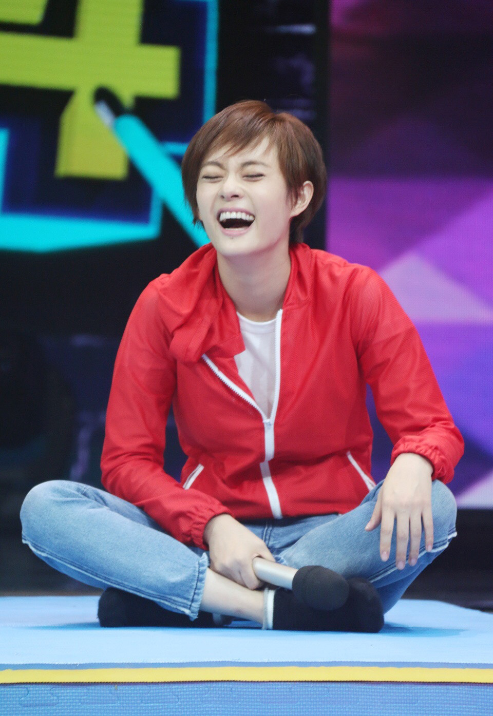 这么一说还真有可能,以邓超的"逗逼"性格,还真能干出来这事.