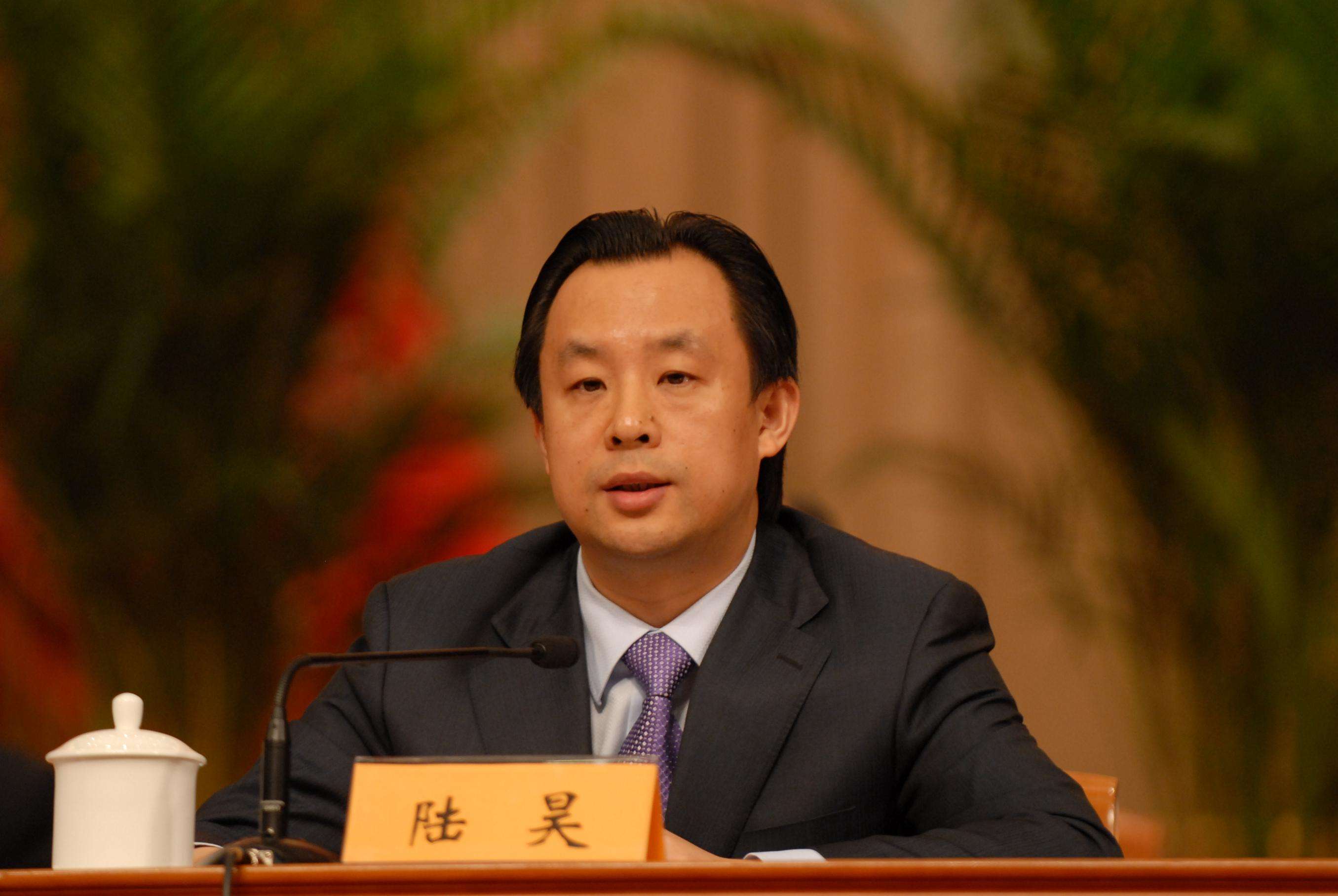 41岁即官至正部 他是目前全国最年轻的省长