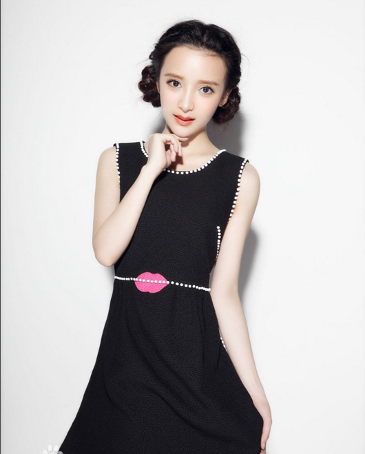 拥有清新甜美的外表和纯美的气质的郑丹蕾,每个角色都能充满灵气