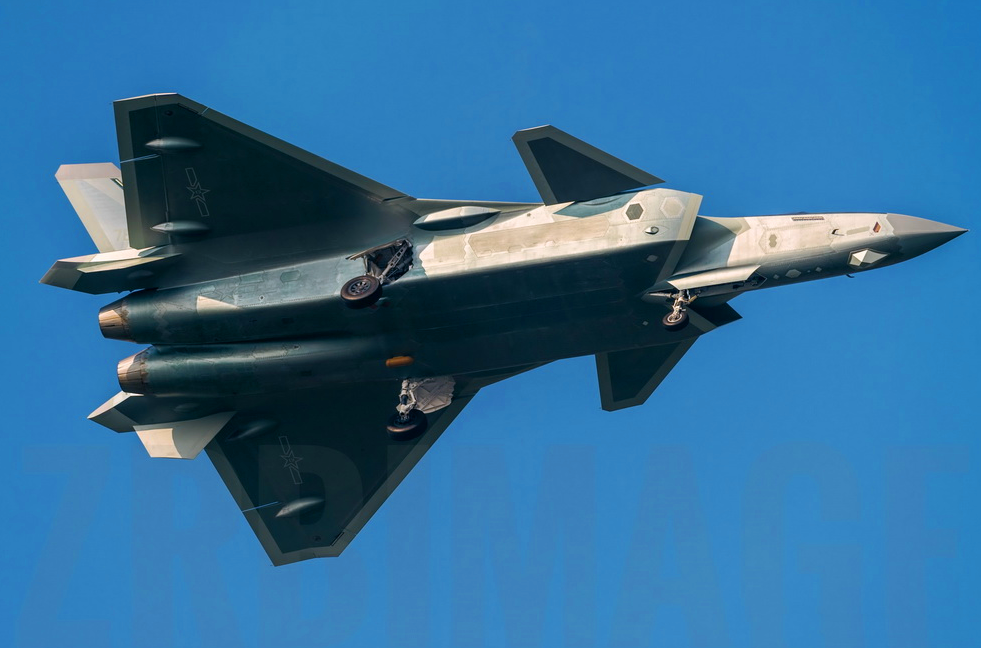 歼20最新迷彩涂装照曝光 不管真假反正是真好看