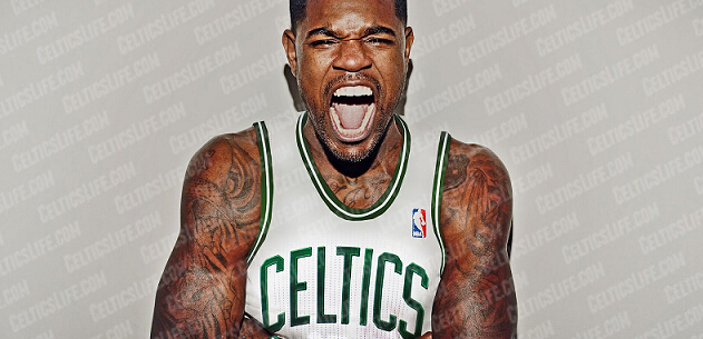 情人节,阿米尔约翰逊送祝福,请吃狗粮