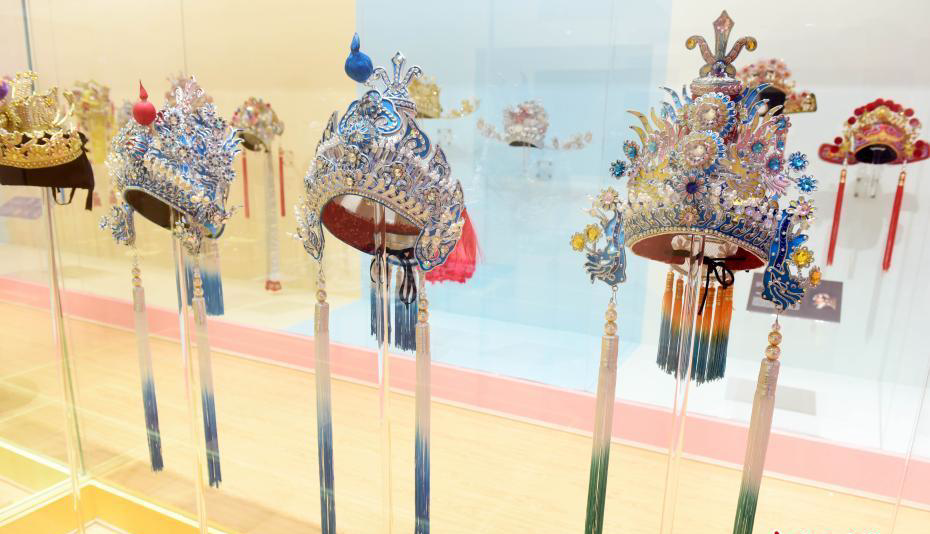 经典戏曲帽饰亮相香港 领略粤剧魅力