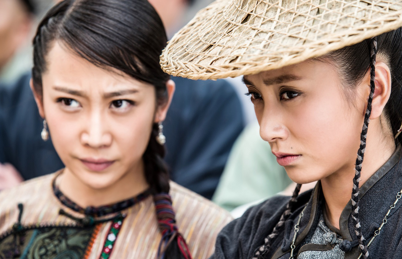 石安妮凭借《青春集结号》走红,她的身上带有一股清纯,冷艳之美