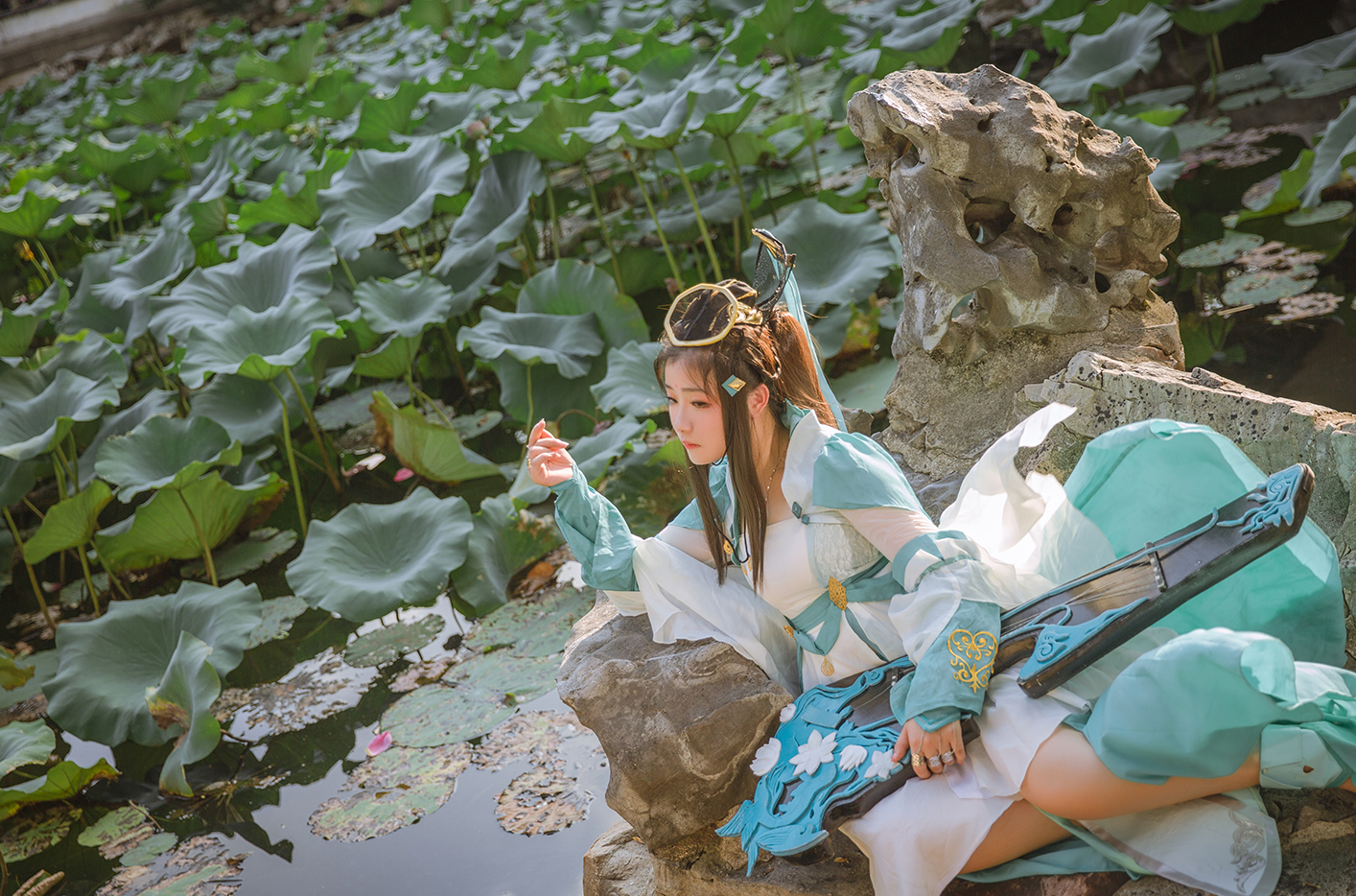 剑网三儒风琴萝cos:剑胆琴心