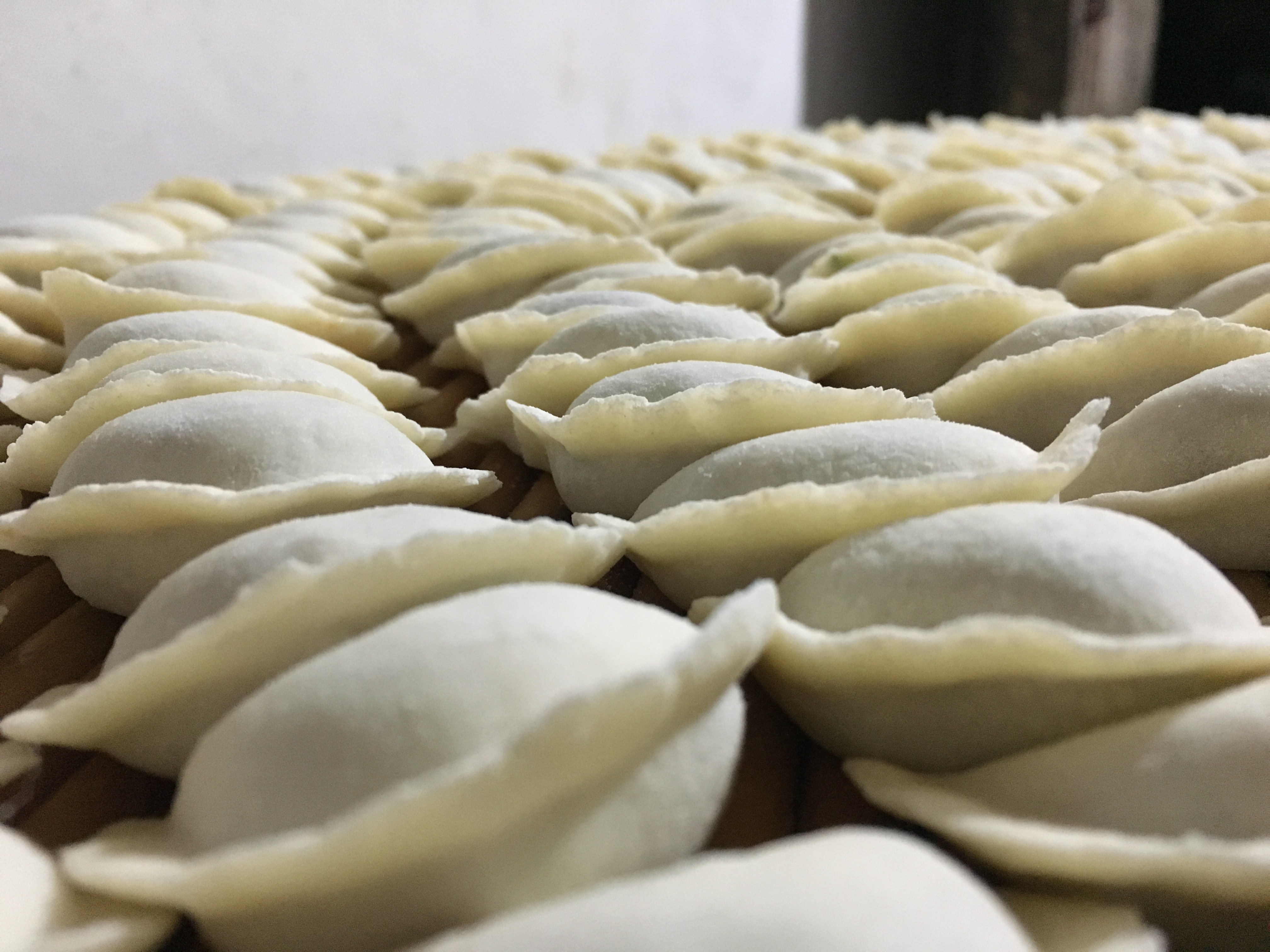 除夕夜吃饺子?实拍河南正阳农村老农民家的年夜饭,挺丰盛的!