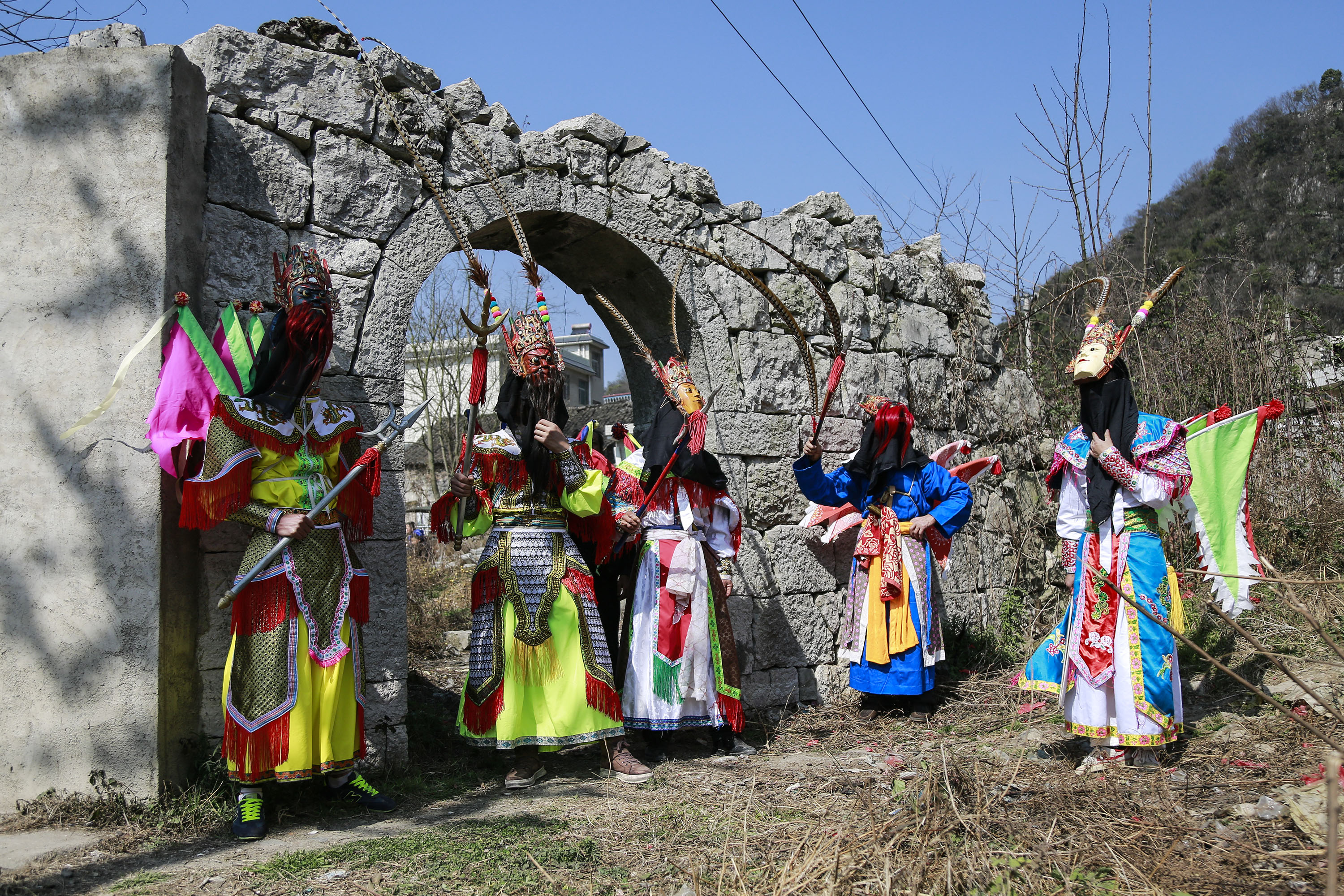 过春节,看大戏,这个古老的地戏表演你看过吗?一般时候看不到
