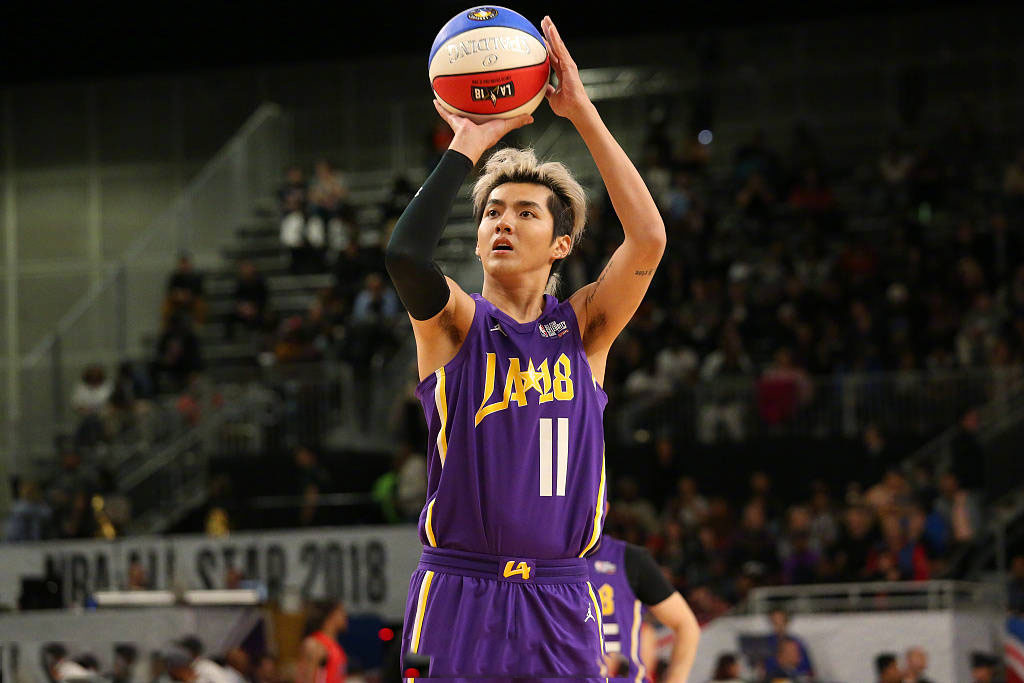紫色球衣吴亦凡征战nba全明星赛,热爱与坚持 享受当下