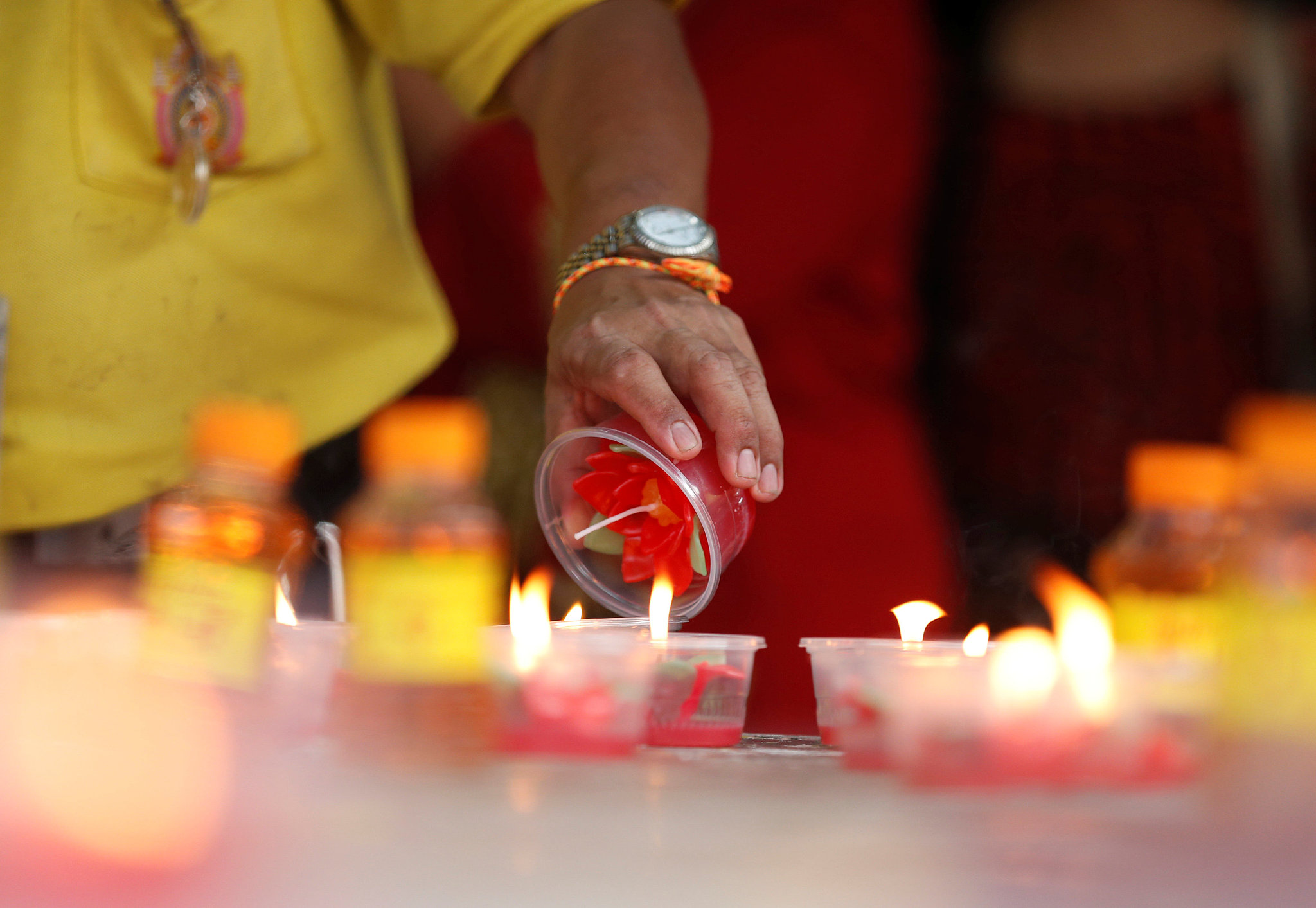 寺庙烧香祈福图片