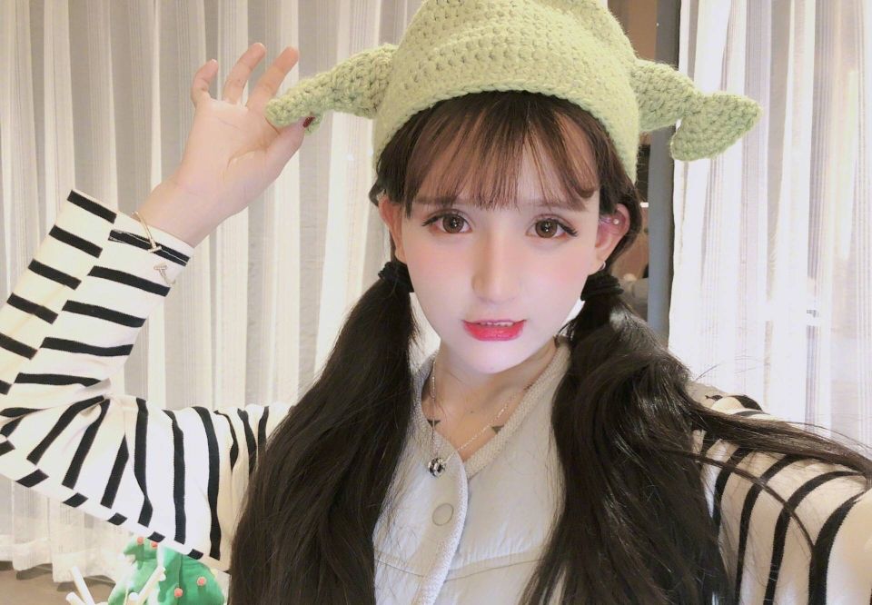 主播方丈出门受粉丝追捧,而王逗逗却对方丈心灰意冷