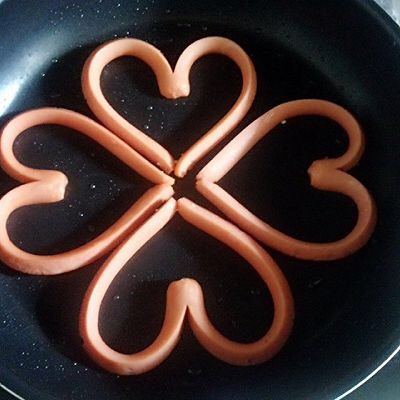 教你制作简单爱心火腿煎蛋,小朋友们的最爱,吃货们跟我学起来吧