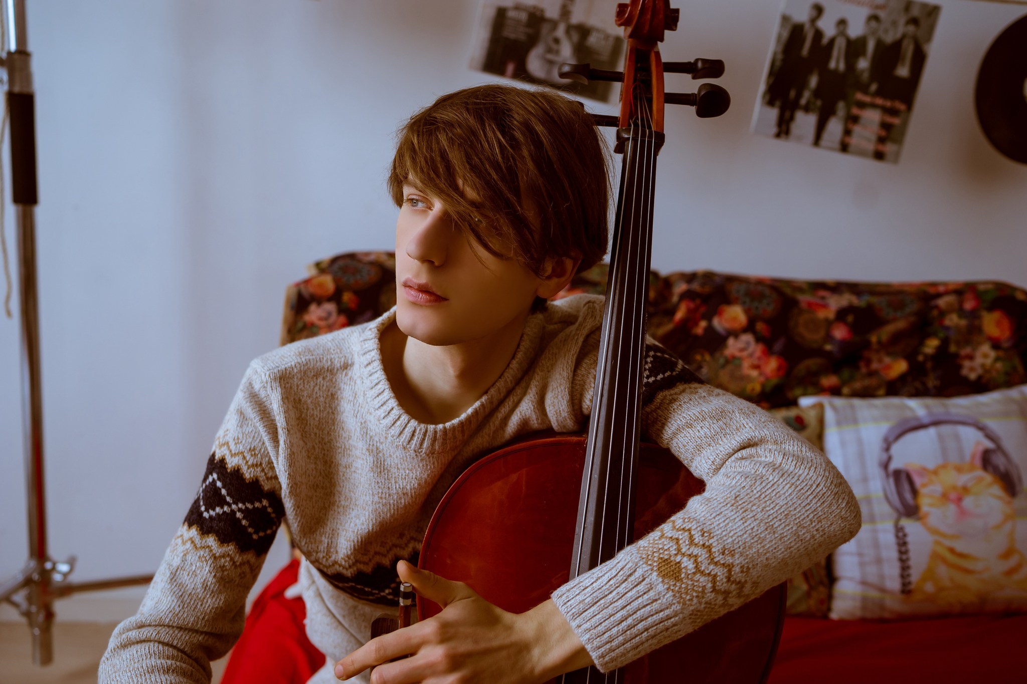 摄影男模:看酷酷的东欧血统的小哥哥玩吉他!